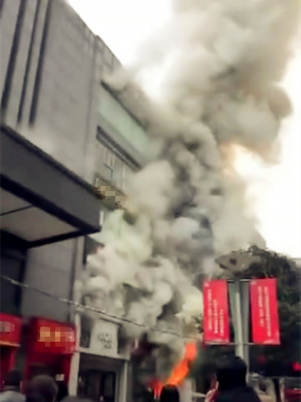 重庆一步行街突发爆炸？谣言,重庆一步行街突发爆炸事件的谣言解析与最新解答方案,全面分析说明_Linux51.25.11