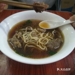 一碗襄阳牛肉面的热量