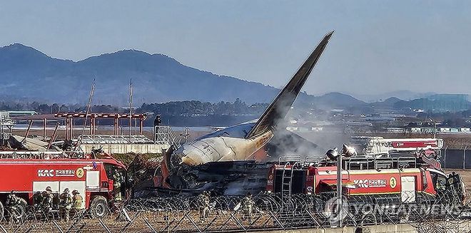 韩国客机起火已致62人死亡