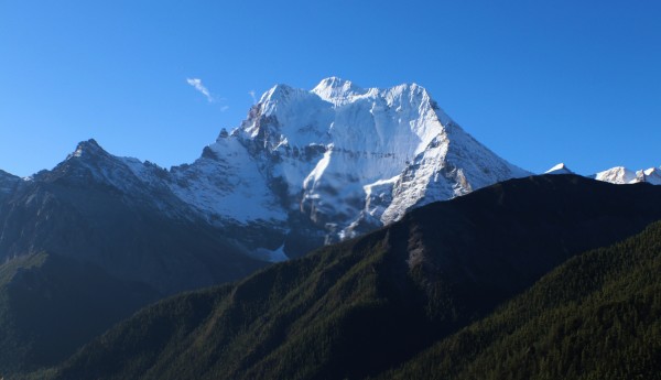 甘孜雪山遇难者系中学体育老师