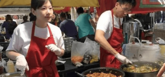 4万人在线监工肥娟夫妻准备食材